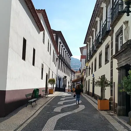 Edificio Charles 201 *