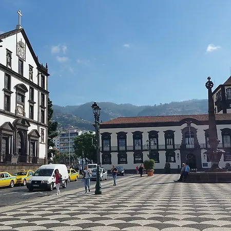 Edificio Charles 201