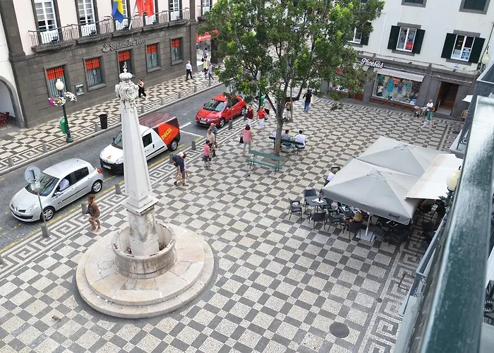 Edificio Charles 201 *