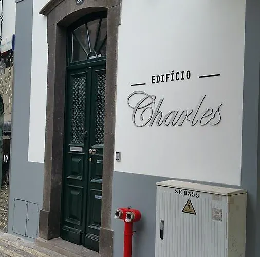 Edificio Charles 201 *