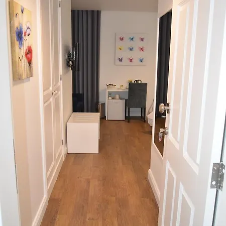 Edificio Charles 201 Homestay