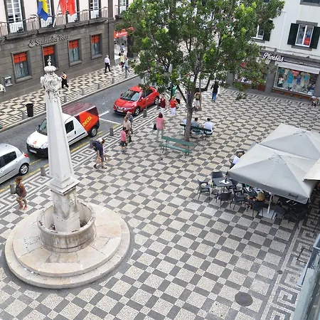 Edificio Charles 201 *