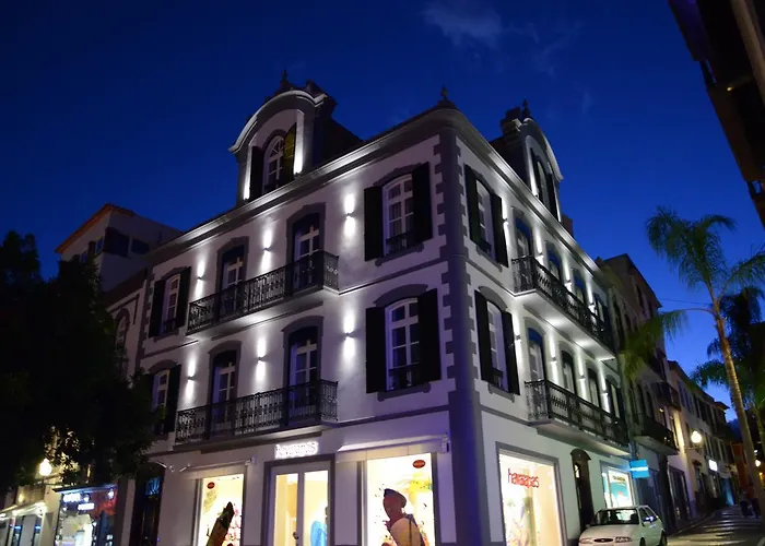 Edificio Charles 201 *