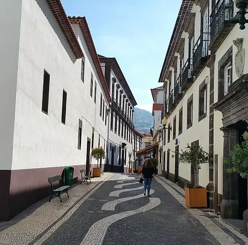 Edificio Charles 201 *