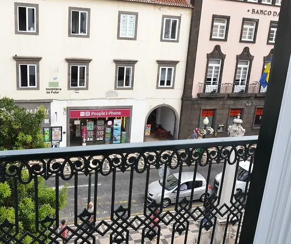 Edificio Charles 201